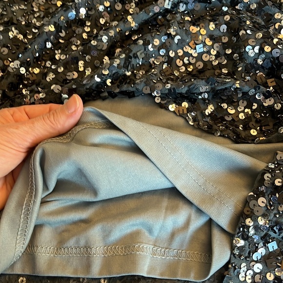 Adrianna Papell One
Shoulder Sequin Dress 100% Silk Silver Knee Length Sz 10 - Picture 15 of 15